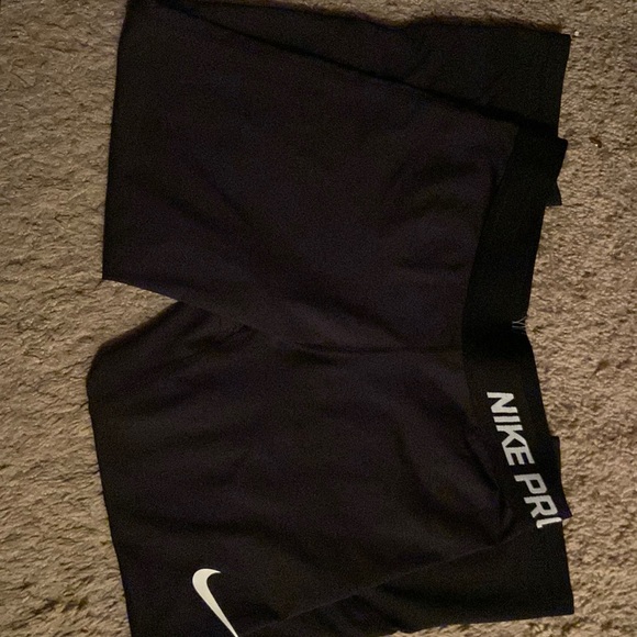 Nike Other - Nike Pro Capri Pants
